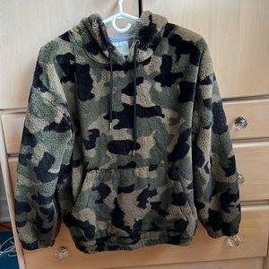 Forever 21 fleece army print hoodie